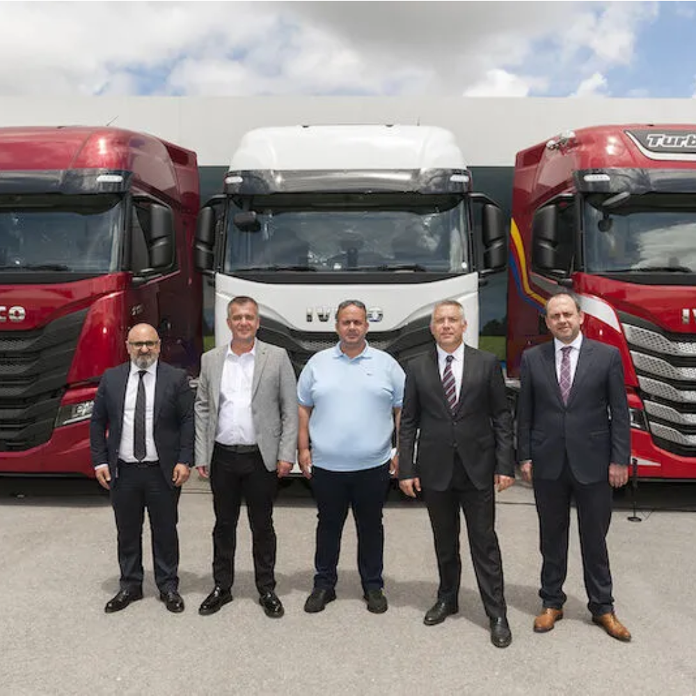 Read more about the article Iveco, Tanöz Nakliyat’a 25 Adet IVECO S-Way Çekici Teslim Etti